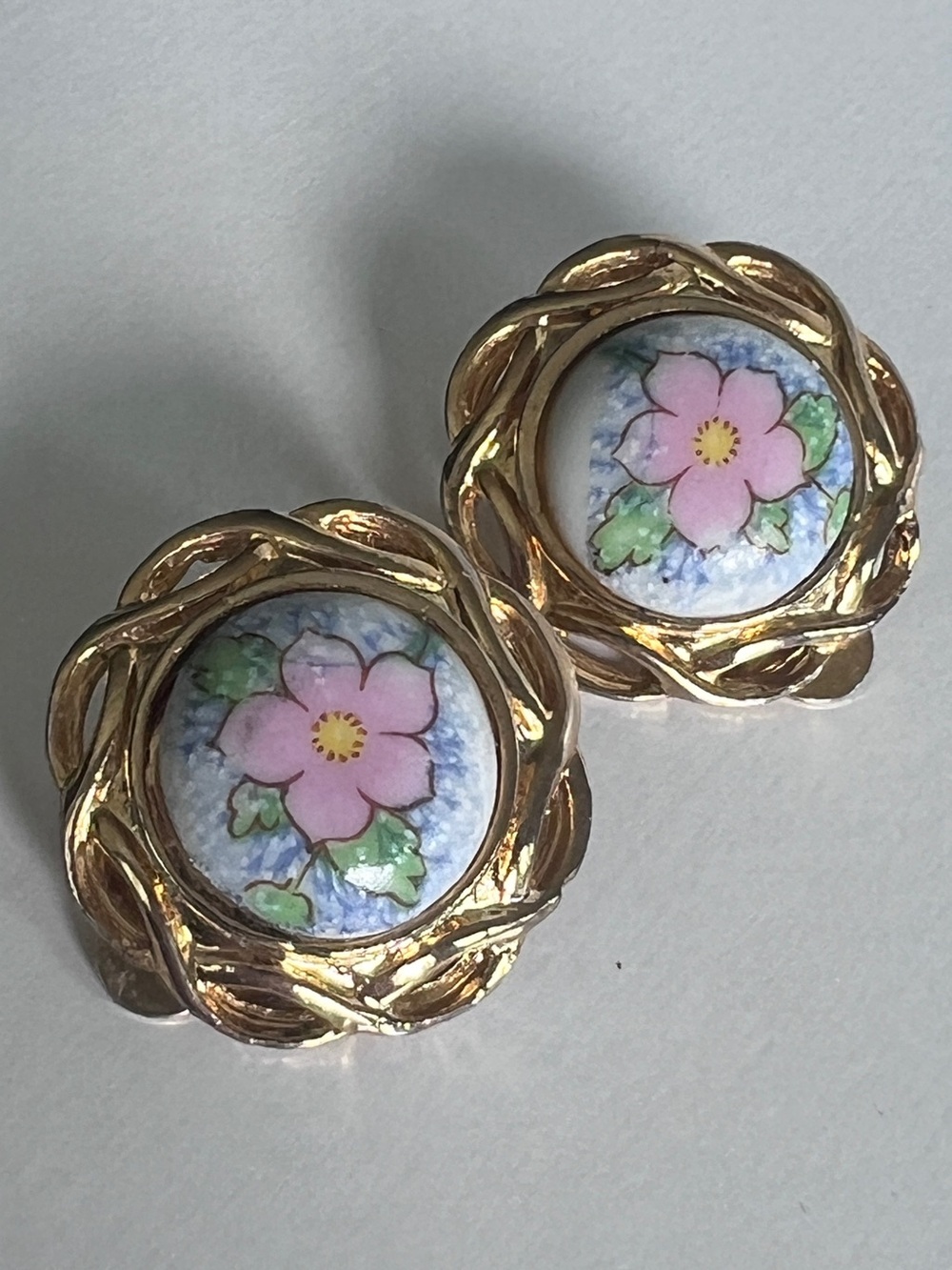 Vintage Floral Cameo Clip-On Earrings Ceramic with Gold Tone Open Work Frame